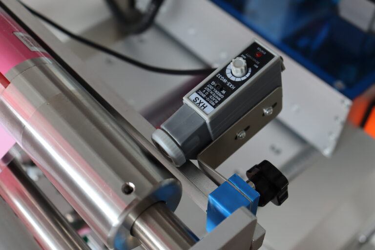 Photoelectric Eye--Automatically detect the bag length